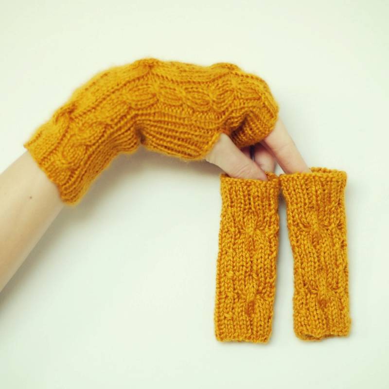 Baby/Kleinkind Handwärmer - Pulswärmer Gestrickte Fingerlose Handschuhe von NeedleMeetsPaw