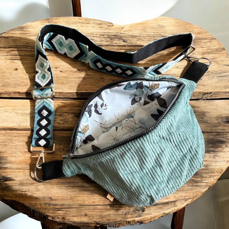 Crossbag/Crossbody Tasche Aus Cord | Türkis/Blau Bauchtasche Damen Mit Gemustertem Gurt Hüfttasche Festival Bag Unikat Handmade von Neelenaeht