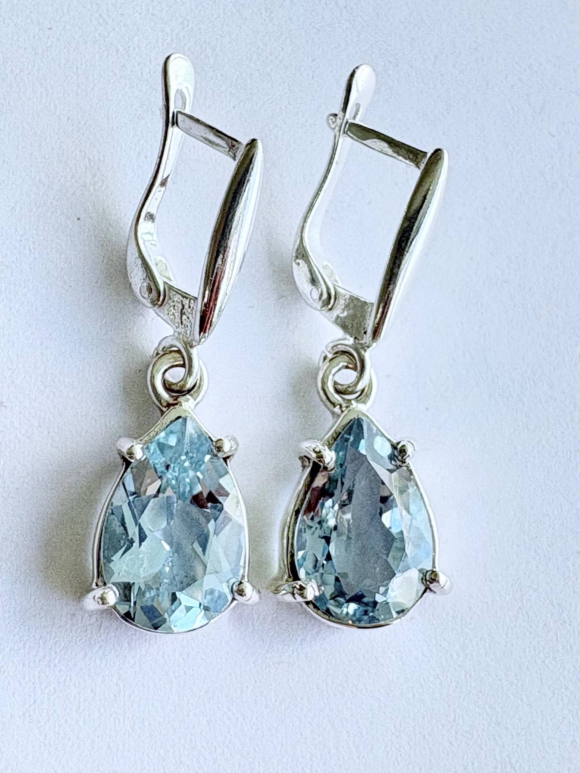 Blautopas Sterling Silber Ohrringe von NeetaGupta