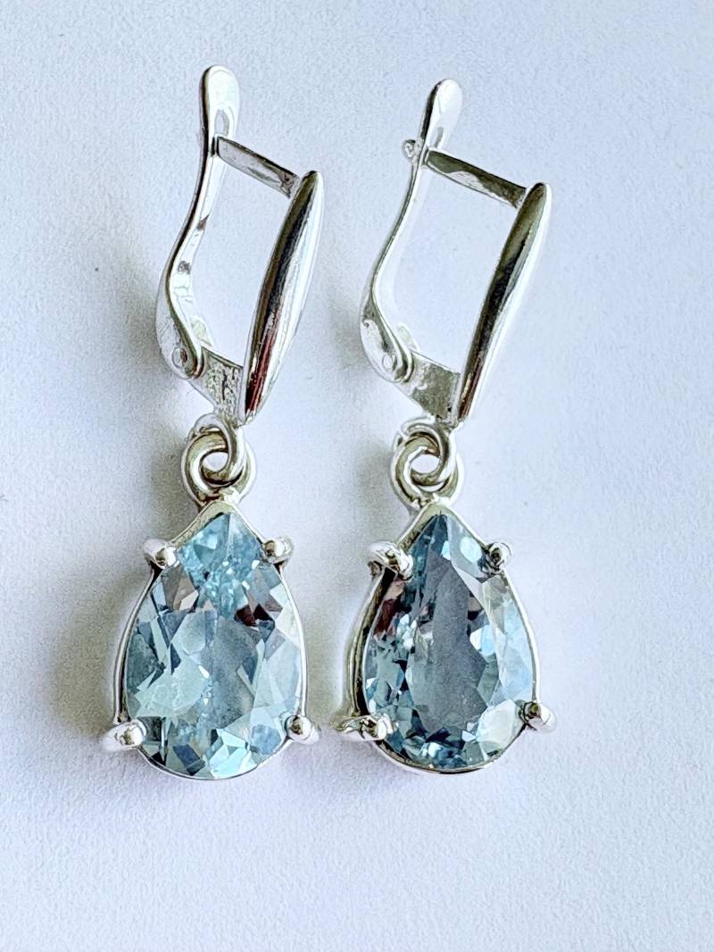 Blautopas Sterling Silber Ohrringe von NeetaGupta