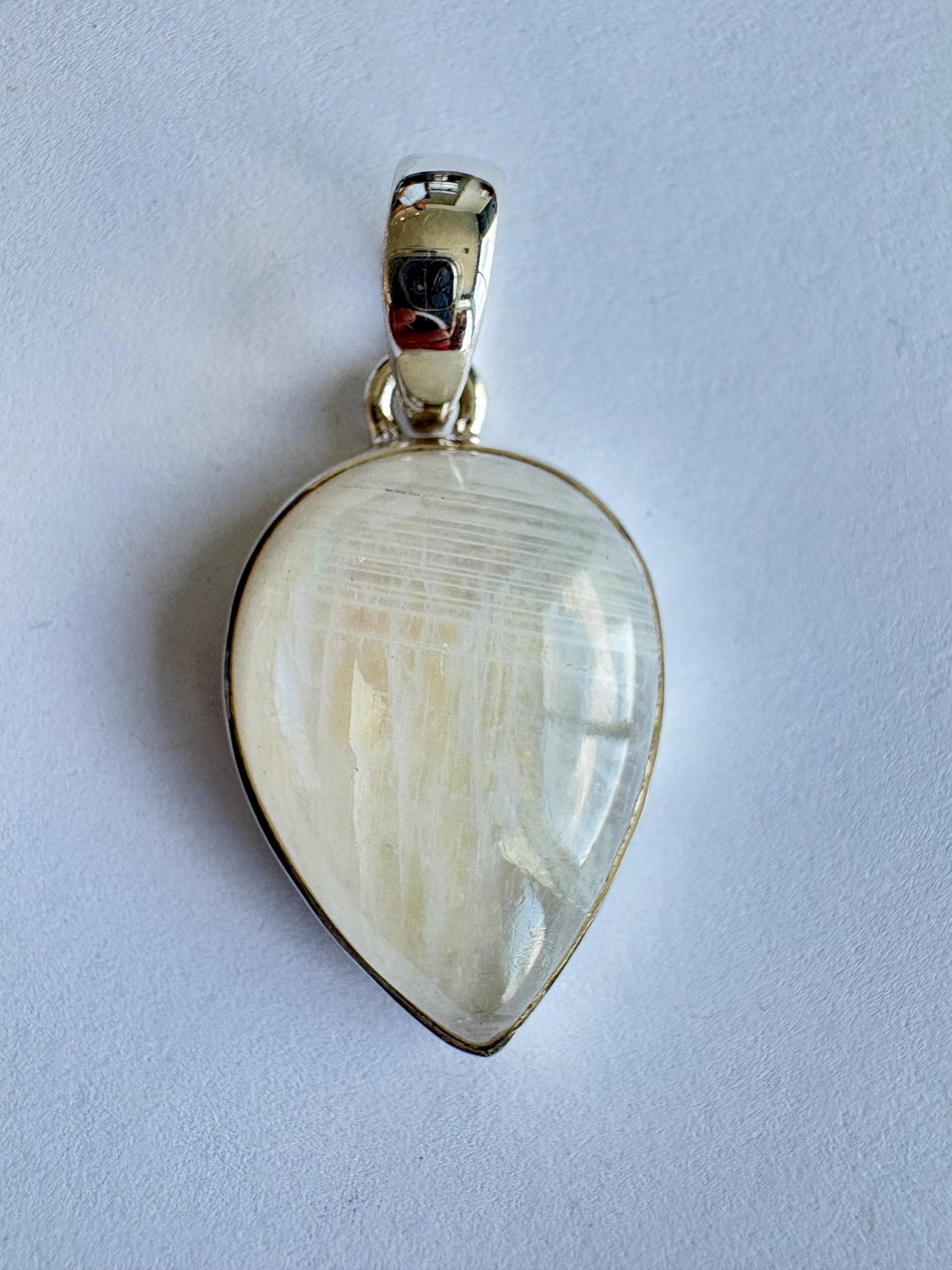 Mondstein Sterling Silber Anhänger von NeetaGupta