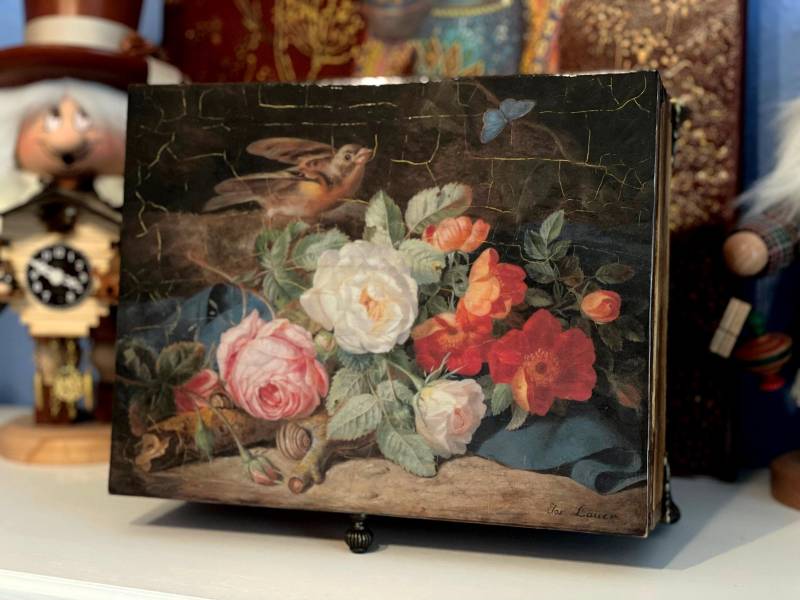 Teekiste; Schmuckkiste; „Blumenstück Mit Rotkelchen Und Blauen Schmetterling" von NegaSchatze