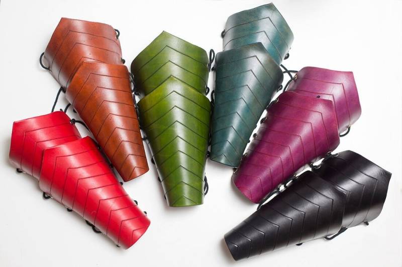 Elfen-Armschienen Aus Leder, Renaissance-Messe, Mittelalterliches Larp-Paar von NegativedreamerProps