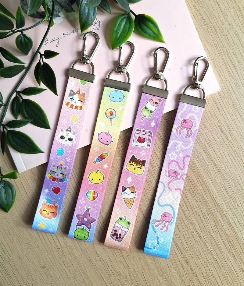 Süße Schlüssebänder | Videospiel Und Serien Inspiriert Kawaii Lanyard Clown Katzen, Quallen, Food Junimos Süße Schlüssebänder | Videospiel Und Serien Inspiriert Kawaii Lanyard Clown Katzen, Quallen, Food Junimos von NekomiArts