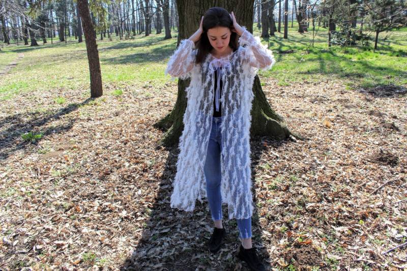 Brauttüll Robe Weißer Spitzenkimono Mit Kunstfedern von NelaBeeShop