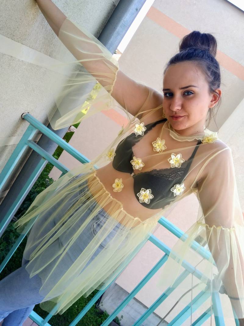 Tüll Top. Gelbe Schiere Maschenblumen-Transparente Blusen. Luxus-Dessous von NelaBeeShop