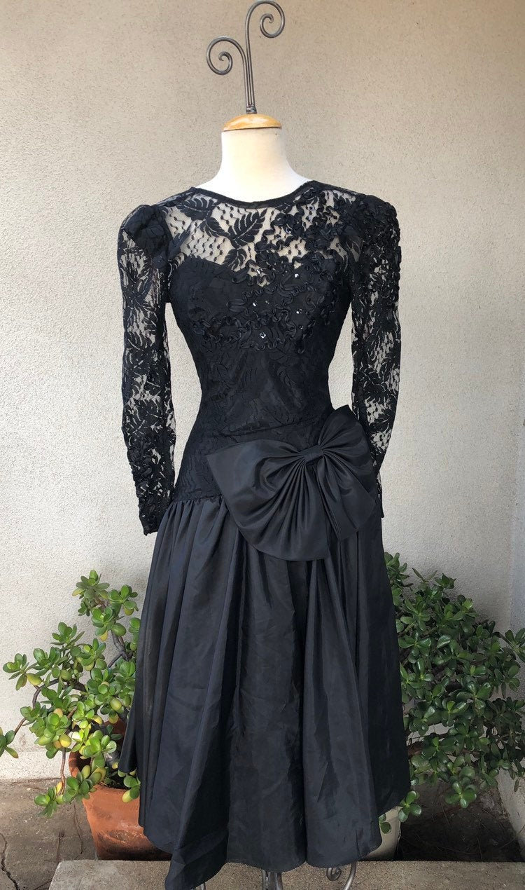 Vintage 80Er Jahre Niki Schwarze Spitze Taft Abendkleid Große Schleife Gr 3/4 von NelandAda