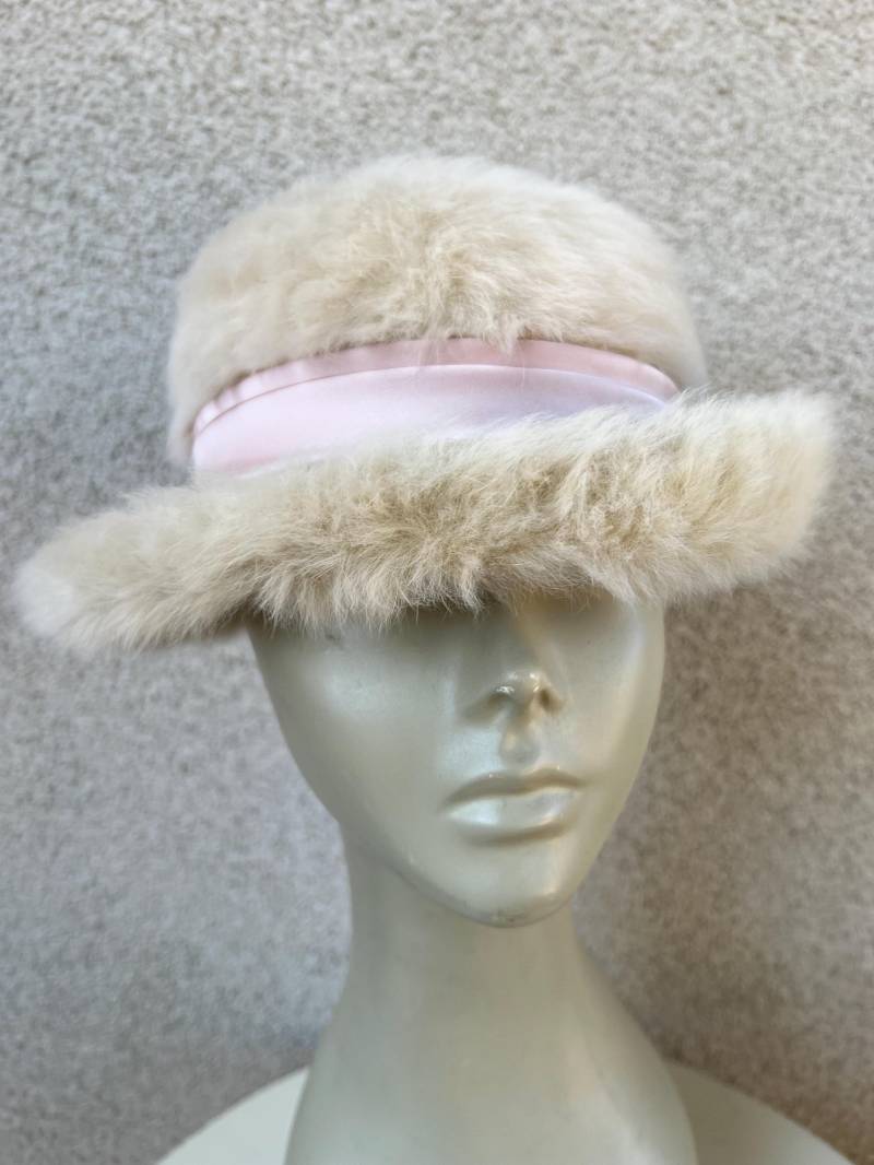 Vintage Hut Aus Pelzfilz Beige Wolle Mit Band in Flieder, Gr 52 cm von NelandAda
