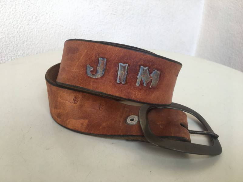 Vintage Tan Leder Gürtel Gravierte Bärentatzen, Passt 26-34.5 von NelandAda