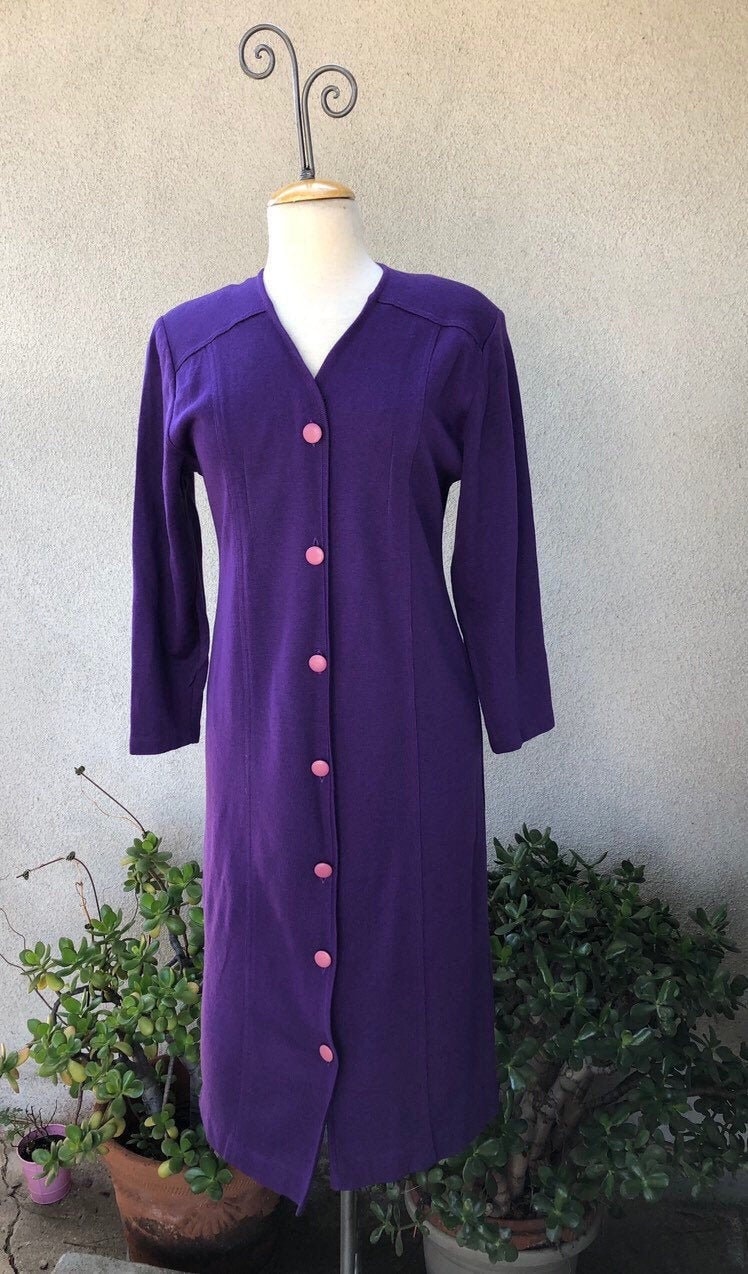 Vintage Mod Wollstrickkleid Figurbetontes Kleid Lila Schulterpolster Von Goldworrm Größe 10/8 von NelandAda