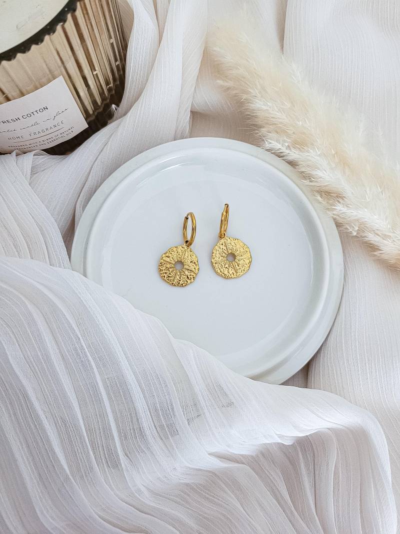 Creolen Mit Abstraktem Anhänger Aztek Goldene Klein Handmade Ohrringe Kreolen Sonne Minimalistisch Geschenk Boho Hippie von NelaniJewellry