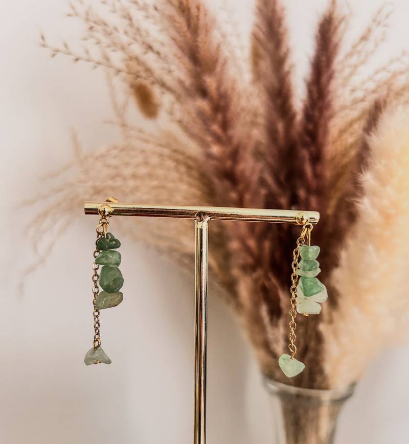 Handmade Edle Goldene Natursteine Ohrringe Springcollection Kugelohrringe Edelstahl 24K Vergoldet Hängeohrringe Boho Geschenk Mintgrün Sage von NelaniJewellry