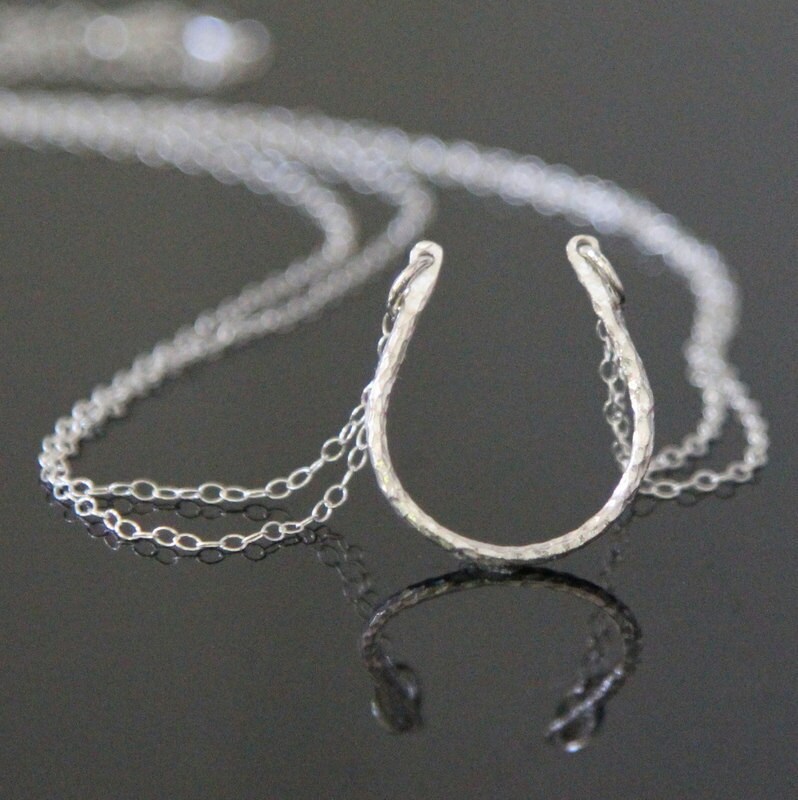 925 Silber Hufeisen Halskette, Doppelstrang Große Hufeisen Glücksbringer 925 Silber Hufeisen Halskette, Doppelstrang Große Hufeisen Glücksbringer von NeliaKJewels