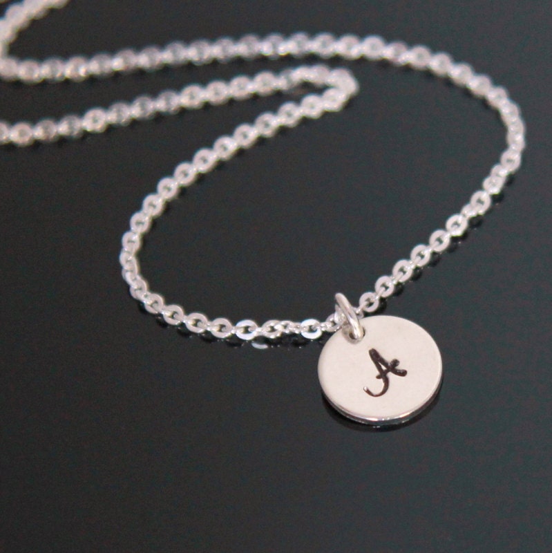 Erste Charm Halskette, Personalisierte Disc Mama Kinder 1 Bis 6 Anfängliche Charms, Sterling Silber von NeliaKJewels