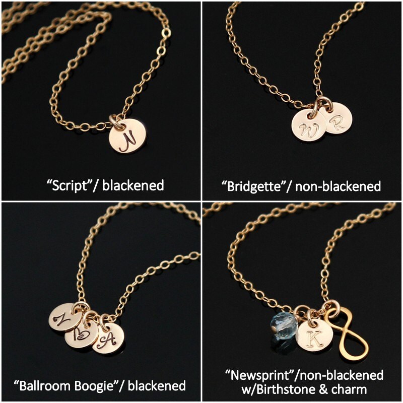 Erste Charme Halskette, Personalisierte Kleine Erste Scheibe, Monogramm Familie 14 K Gold Gefüllt Erste Charme Halskette, Personalisierte Kleine Erste Scheibe, Monogramm Familie 14 K Gold Gefüllt von NeliaKJewels