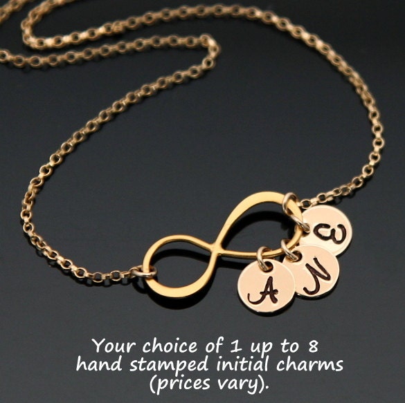 Gold Infinity Initial Halskette, Personalisierte Unendlichkeit Familie Monogrammed Disc, 1 Bis 8 Initialen Gold Infinity Initial Halskette, Personalisierte Unendlichkeit Familie Monogrammed Disc, 1 Bis 8 Initialen von NeliaKJewels