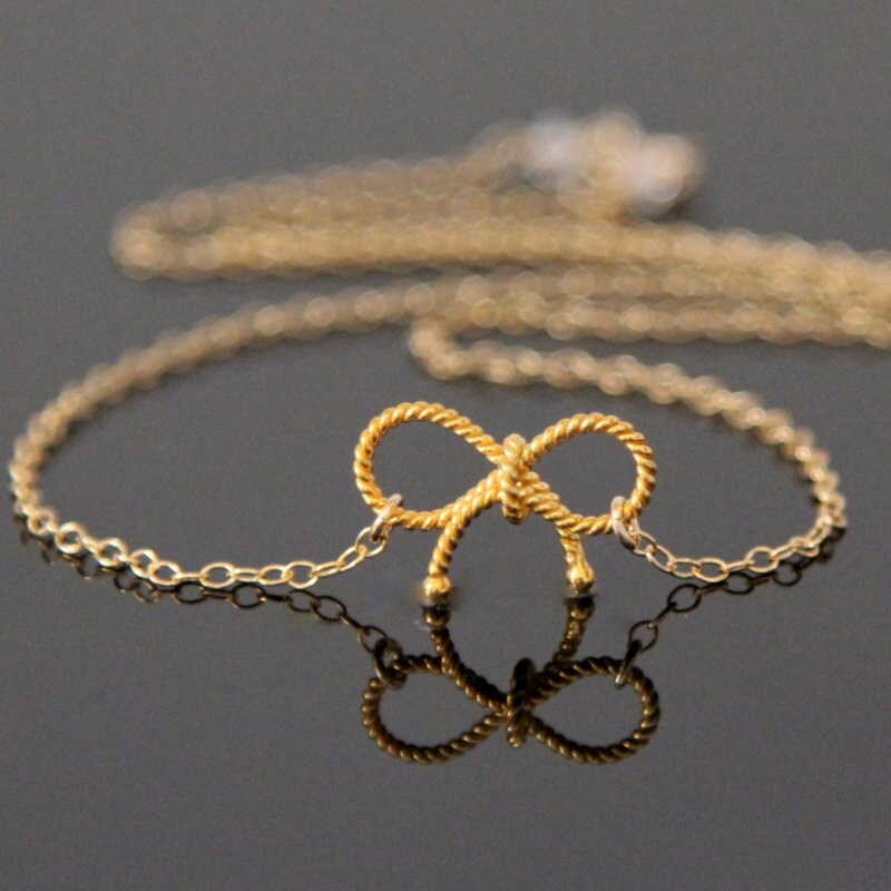 Gold Ribbon Halskette, Gefüllt Und Vermeil, Kleine Verdrehte Band Halskette Gold Ribbon Halskette, Gefüllt Und Vermeil, Kleine Verdrehte Band Halskette von NeliaKJewels