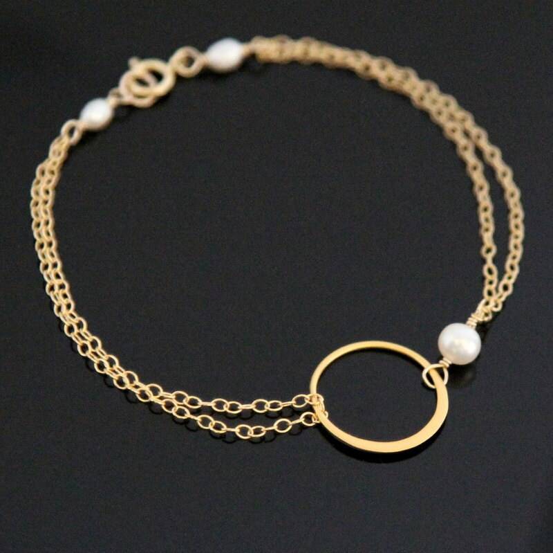 Kreis Eternity Armband, Gold Gefüllt Und Vermeil, Perle Armband von NeliaKJewels