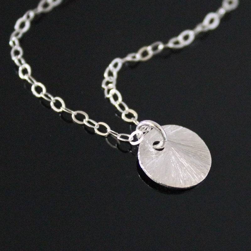 Kreis Halskette in Sterling Silber, Kleine Scheibe Halskette, Mond Tropfen Kreis Halskette in Sterling Silber, Kleine Scheibe Halskette, Mond Tropfen von NeliaKJewels