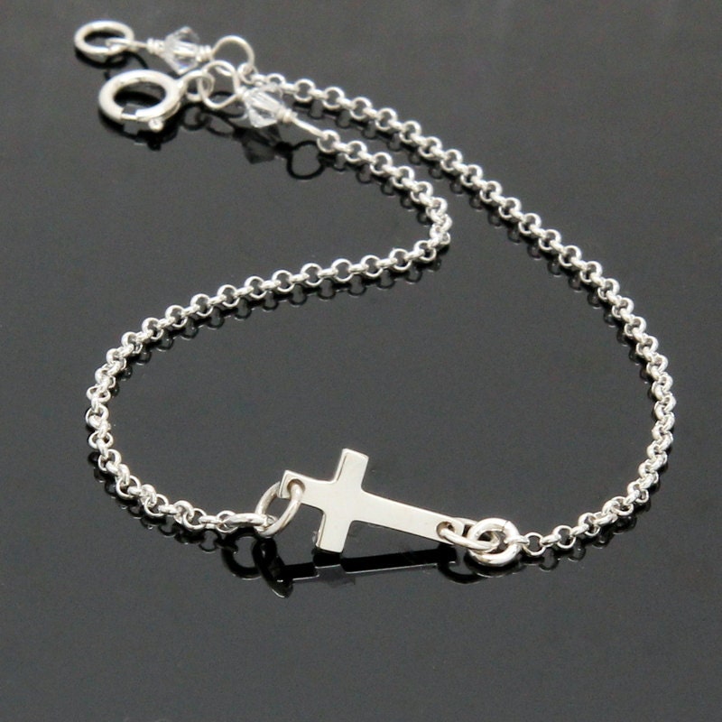 Seitlich Kreuz Armband - Sterling Silber, Religiöse Armband, Geschenk Für Die Taufe, Zeigen Sie Ihren Glauben Seitlich Kreuz Armband - Sterling Silber, Religiöse Armband, Geschenk Für Die Taufe, Zeigen Sie Ihren Glauben von NeliaKJewels