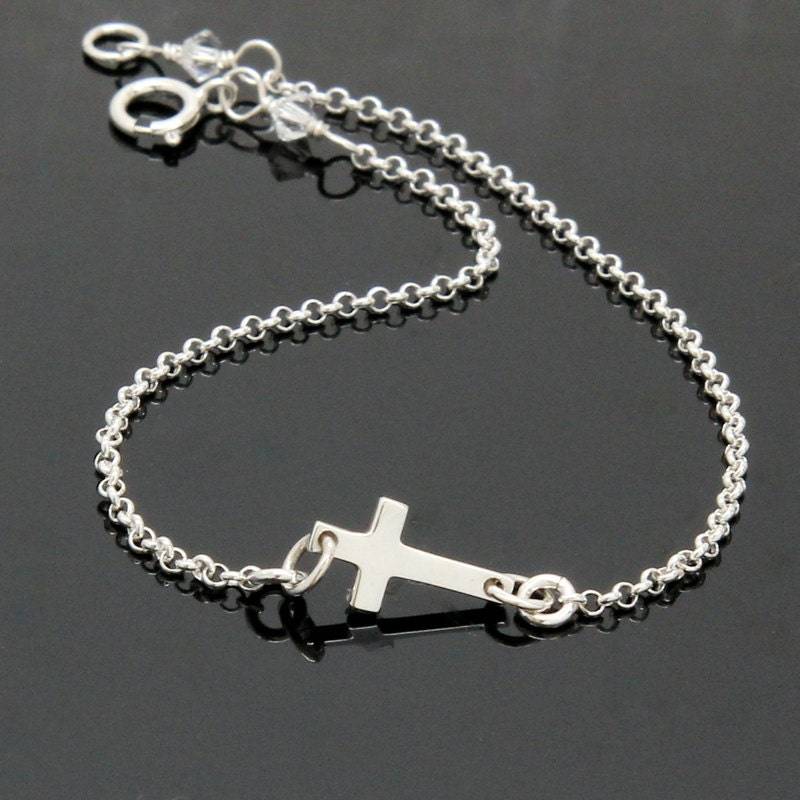 Seitlich Kreuz Armband - Sterling Silber, Religiöse Armband, Geschenk Für Die Taufe, Zeigen Sie Ihren Glauben von NeliaKJewels