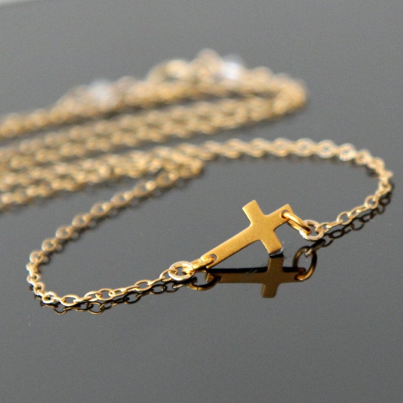 Sideways Kreuz Halskette, Gold Kleine Gefüllt Und Vermeil Sideways Kreuz Halskette, Gold Kleine Gefüllt Und Vermeil von NeliaKJewels