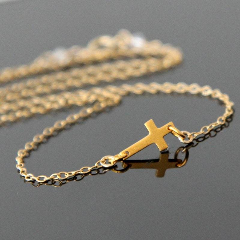 Sideways Kreuz Halskette, Gold Kleine Gefüllt Und Vermeil Sideways Kreuz Halskette, Gold Kleine Gefüllt Und Vermeil von NeliaKJewels