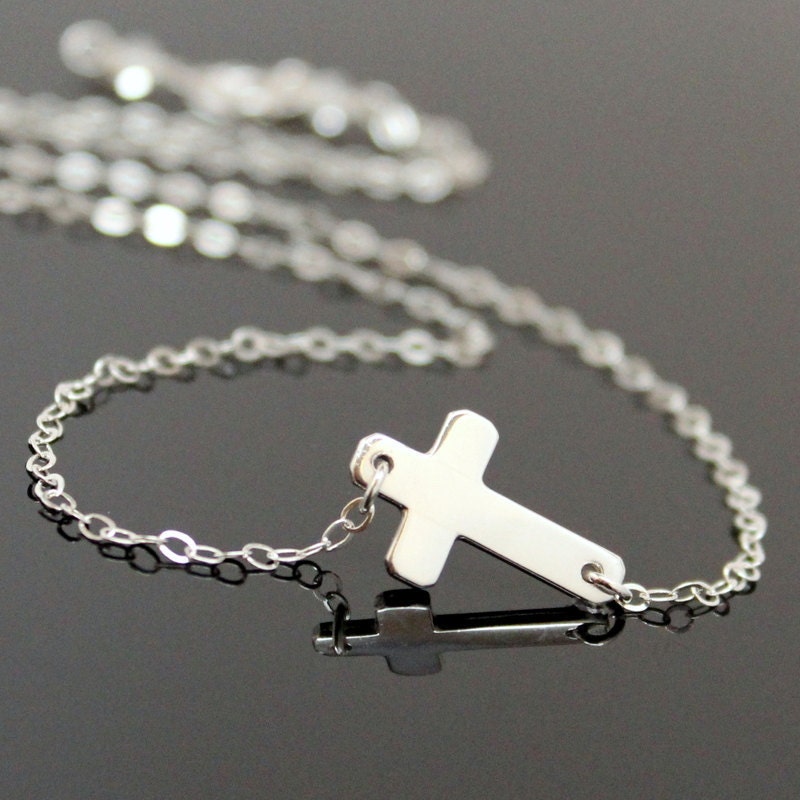 Sideways Kreuz Halskette, Sterling Silber Anhänger Sideways Kreuz Halskette, Sterling Silber Anhänger von NeliaKJewels