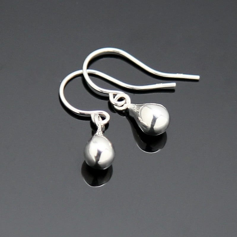 Winzige Raindrop Ohrringe, Sterling Silber Teardrop Petite Ohrringe Winzige Raindrop Ohrringe, Sterling Silber Teardrop Petite Ohrringe von NeliaKJewels