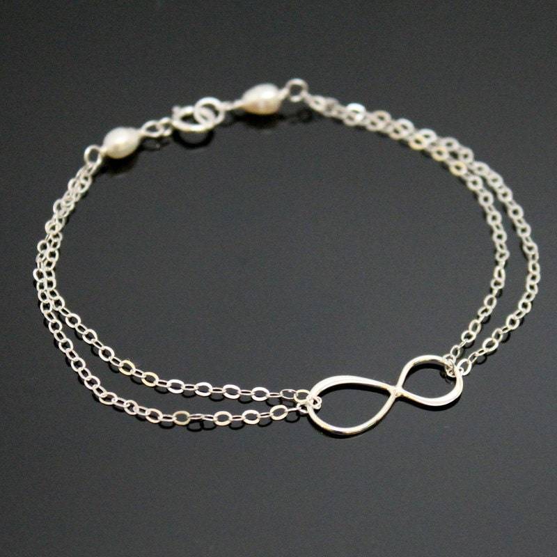 sterling Silber Infinity Armband, Infinity Charm, Brautjungfern Figur Acht sterling Silber Infinity Armband, Infinity Charm, Brautjungfern Figur Acht von NeliaKJewels