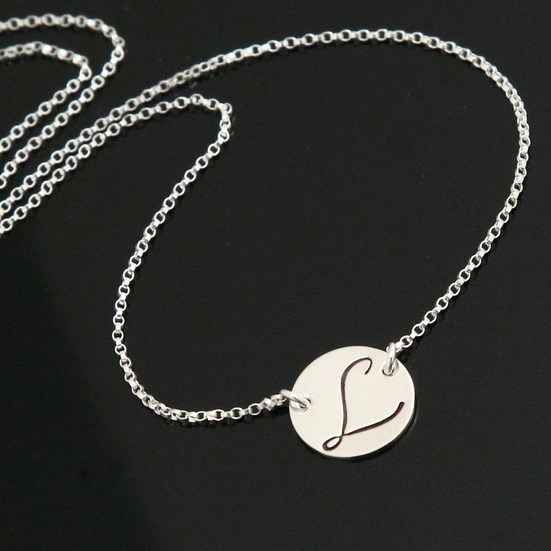 sterling Silber Initial Halskette, Personalisierte Erste Scheibe Große Monogramm Halskette sterling Silber Initial Halskette, Personalisierte Erste Scheibe Große Monogramm Halskette von NeliaKJewels