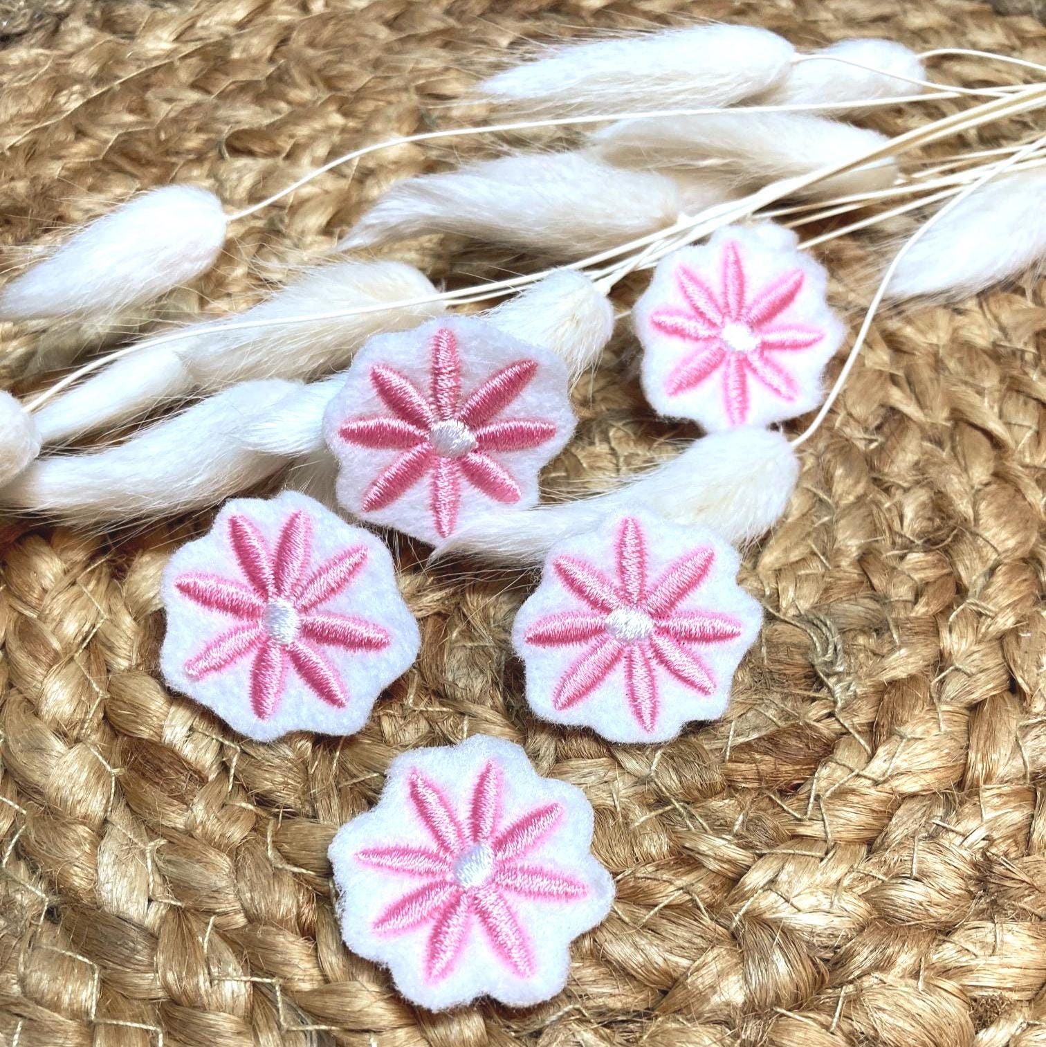Mini Applikation Gestickte Blümchen, 3 Er Set Blumen, Streublumen, Deko Für Diy , Zum Aufbügeln, Aufnähen, Aufkleben von NelinoDesign