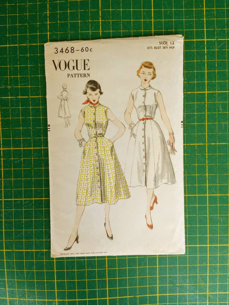 1950 Es Vogue Muster 3468 "Easy To Make" 31.5In Büste-Tag Kleid, Knopf Durch Ein Stück Ärmelloses Seitentaschen Uncut Fabrik Falten 1950 Es Vogue Muster 3468 "Easy To Make" 31.5In Büste-Tag Kleid, Knopf Durch Ein Stück Ärmelloses Seitentaschen Uncut Fabrik Falten von NellBligh