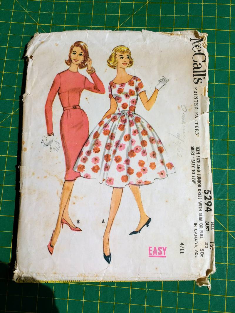 1959 Mccall Es 5294 Easy To Make. Teens Party Dress Mit Vollem Oder Schlanken Rock, Montiertem Oberteil, Kurzen Langen Ärmeln. Ungeschnitten Und von NellBligh