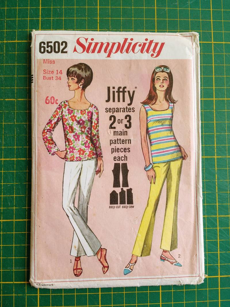 1966 Einfachheit 6502 Misses Jiffy Overblouse & Schlaghose. 34 Zoll | 87 cm-Büste Zu Passen. Fabrik Falten 1966 Einfachheit 6502 Misses Jiffy Overblouse & Schlaghose. 34 Zoll | 87 cm-Büste Zu Passen. Fabrik Falten von NellBligh