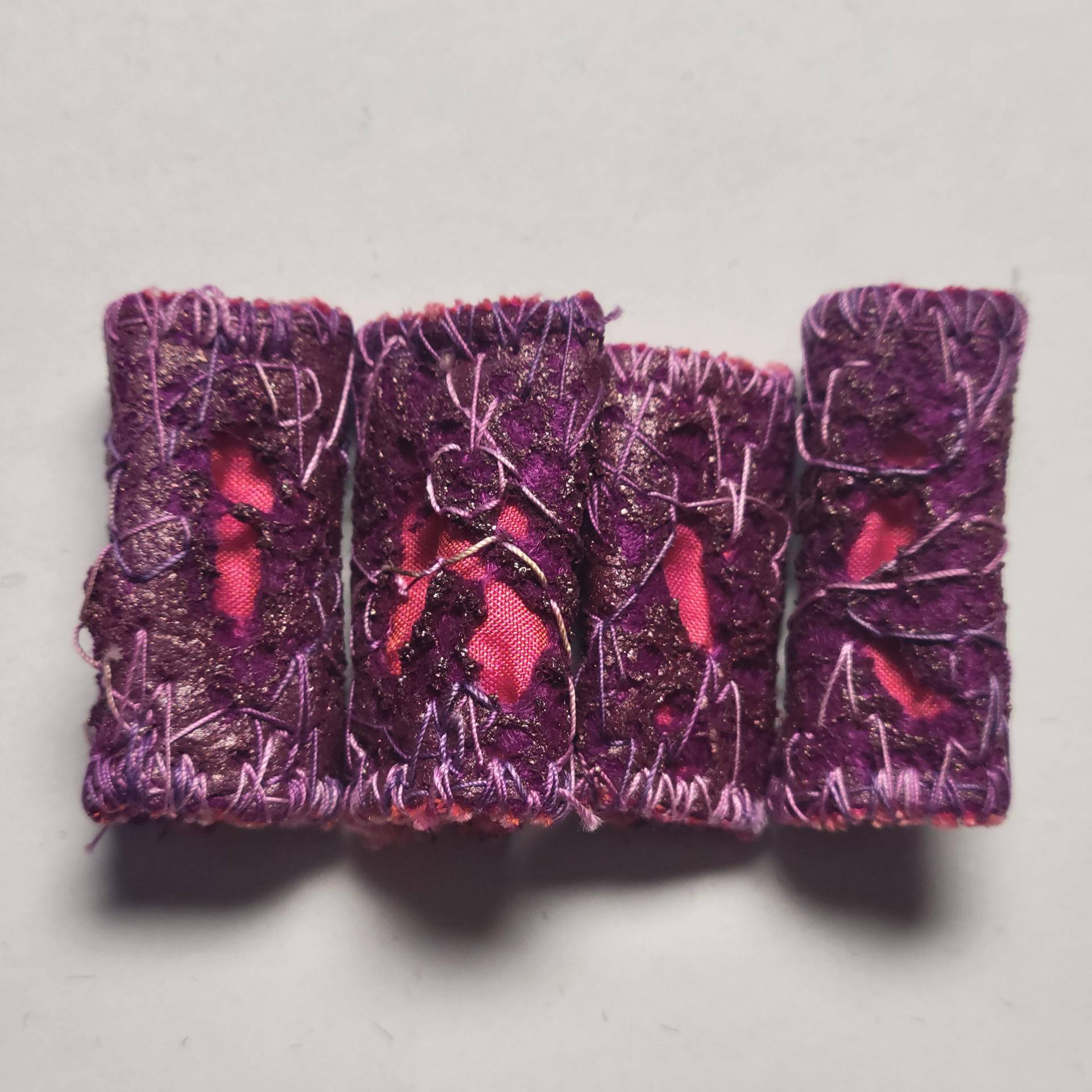 stoff Faser Perle Dreadlock Pink Fuchsia Filz Kunst Perlen Schal Quaste Verschönerung Gestickt Schmuck Zubehör Tropfen Spindel stoff Faser Perle Dreadlock Pink Fuchsia Filz Kunst Perlen Schal Quaste Verschönerung Gestickt Schmuck Zubehör Tropfen Spindel von NellBurns