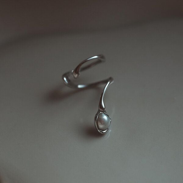 Nella & Sina Earcuff JANA Perle | Ohrring von Nella & Sina