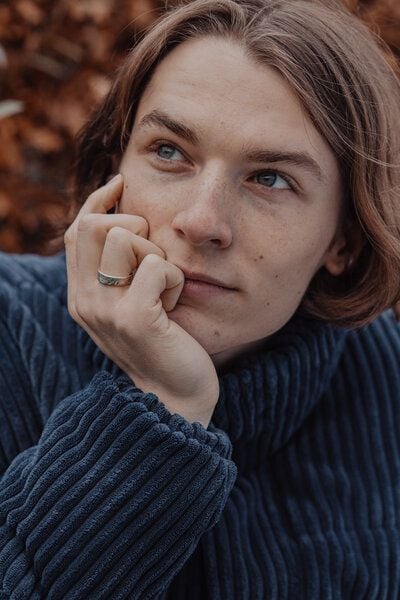 Nella & Sina Gehämmerter Ring Leonardo in Silber und Gold Nella & Sina Gehämmerter Ring Leonardo in Silber und Gold von Nella & Sina