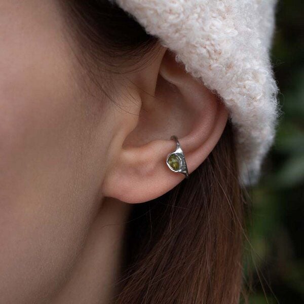 Nella & Sina Peridot Ohrring von Nella & Sina