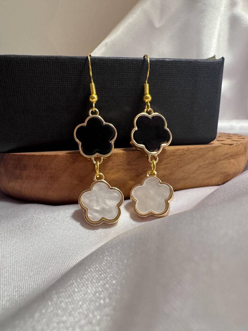 Hängeohrringe, Blümchen Hängeohrringe, Blümchen von NellaMagnolia