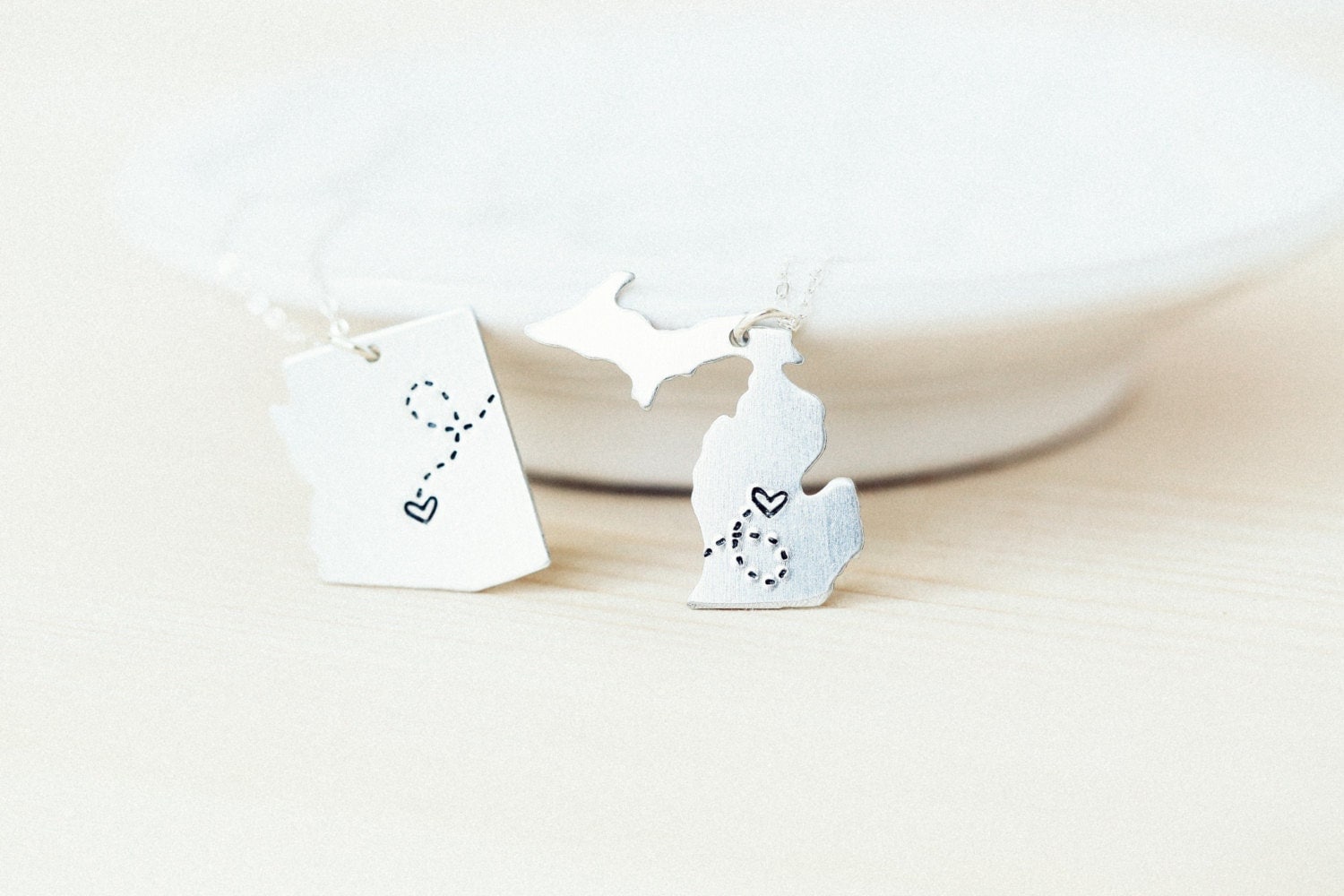 Best Friends Halsketten, Bff Geschenk, Schwestern Set Von 2 Zustands-Halsketten, Lange Distanz Best Friends Halsketten, Bff Geschenk, Schwestern Set Von 2 Zustands-Halsketten, Lange Distanz von Nelliebead