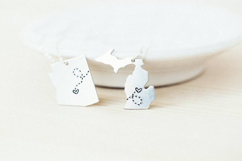 Best Friends Halsketten, Bff Geschenk, Schwestern Set Von 2 Zustands-Halsketten, Lange Distanz von Nelliebead
