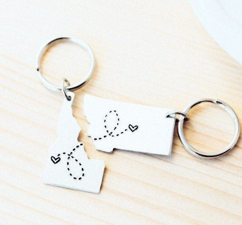 Beste Freunde Zustand Schlüsselanhänger Set Benutzerdefinierte Herzen Lage, Bff Geschenk Schlüsselanhänger, Fern Beziehung Paare Abschiedsgeschenk Beste Freunde Zustand Schlüsselanhänger Set Benutzerdefinierte Herzen Lage, Bff Geschenk Schlüsselanhänger, Fern Beziehung Paare Abschiedsgeschenk von Nelliebead