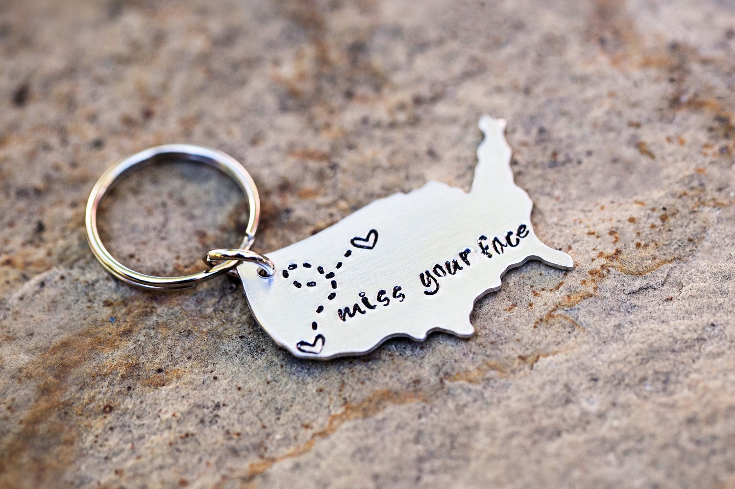 Fernbeziehungs-Schlüsselanhänger Usa Mit Individueller Personalisierter Nachricht Fernbeziehungs-Schlüsselanhänger Usa Mit Individueller Personalisierter Nachricht von Nelliebead