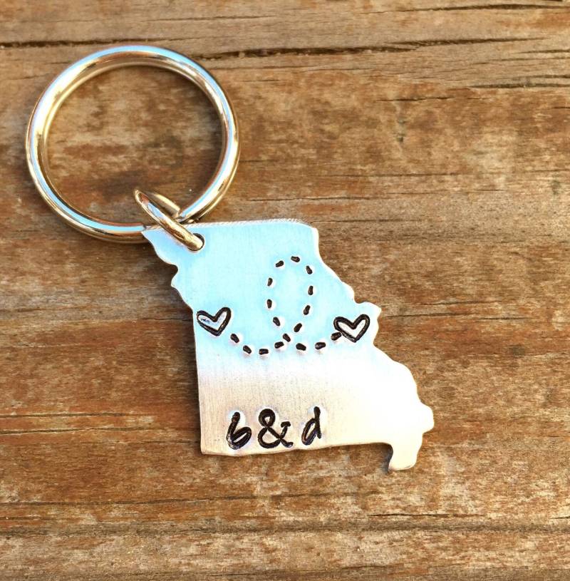 Jeder Zustand, Missouri Mit Benutzerdefinierter Phrase - Fernbeziehung Schlüsselbund von Nelliebead