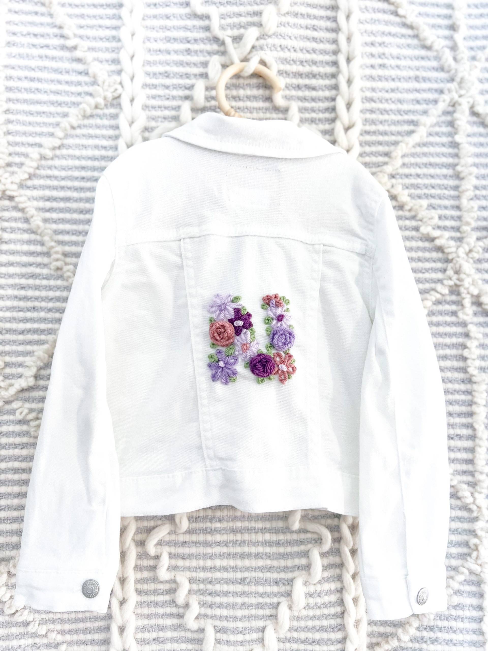 Custom Weiße Jeansjacke Für Kleinkind von NelliesKnitsCompany