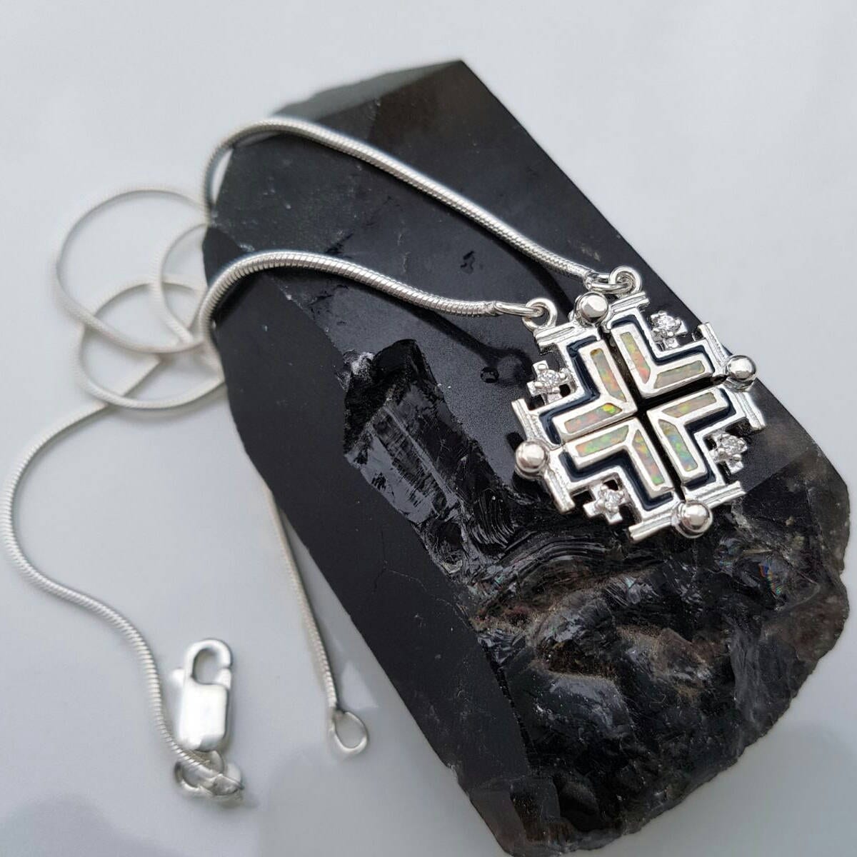 925 Sterling Silber Zu Öffnende Jerusalem-Kreuz-Halskette Mit Weißem Opal, Fünffaches Kreuz, Kreuzfahrer-Kreuz, Made in Israel von NellyJewelryShop
