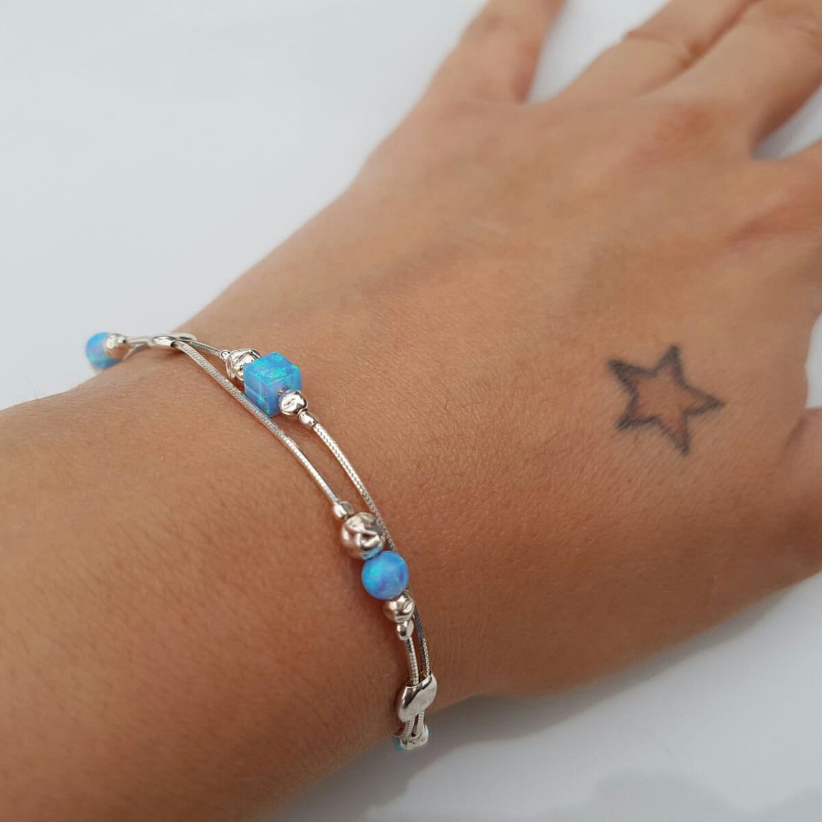 sterling Silber Blau Opal Perlen Armband Minimalist Edelstein Armband von NellyJewelryShop