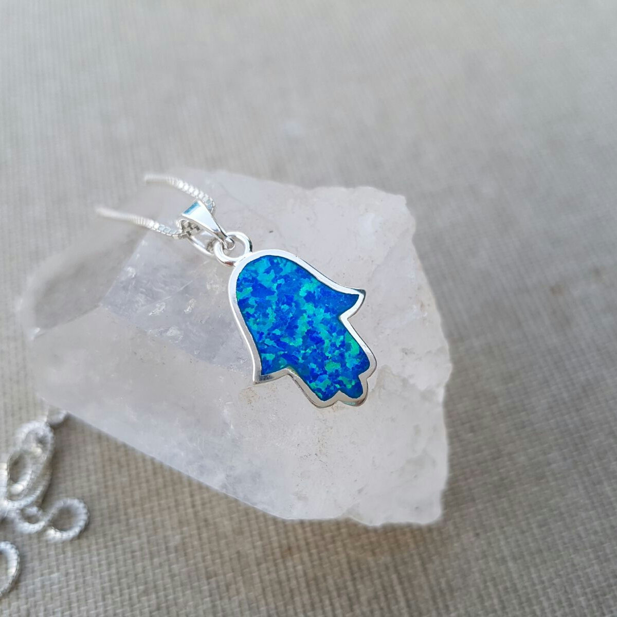 Feueropal Hamsa Anhänger, 925 Sterling Silber, Hand Gottes Glücksbringer von NellyJewelryShop