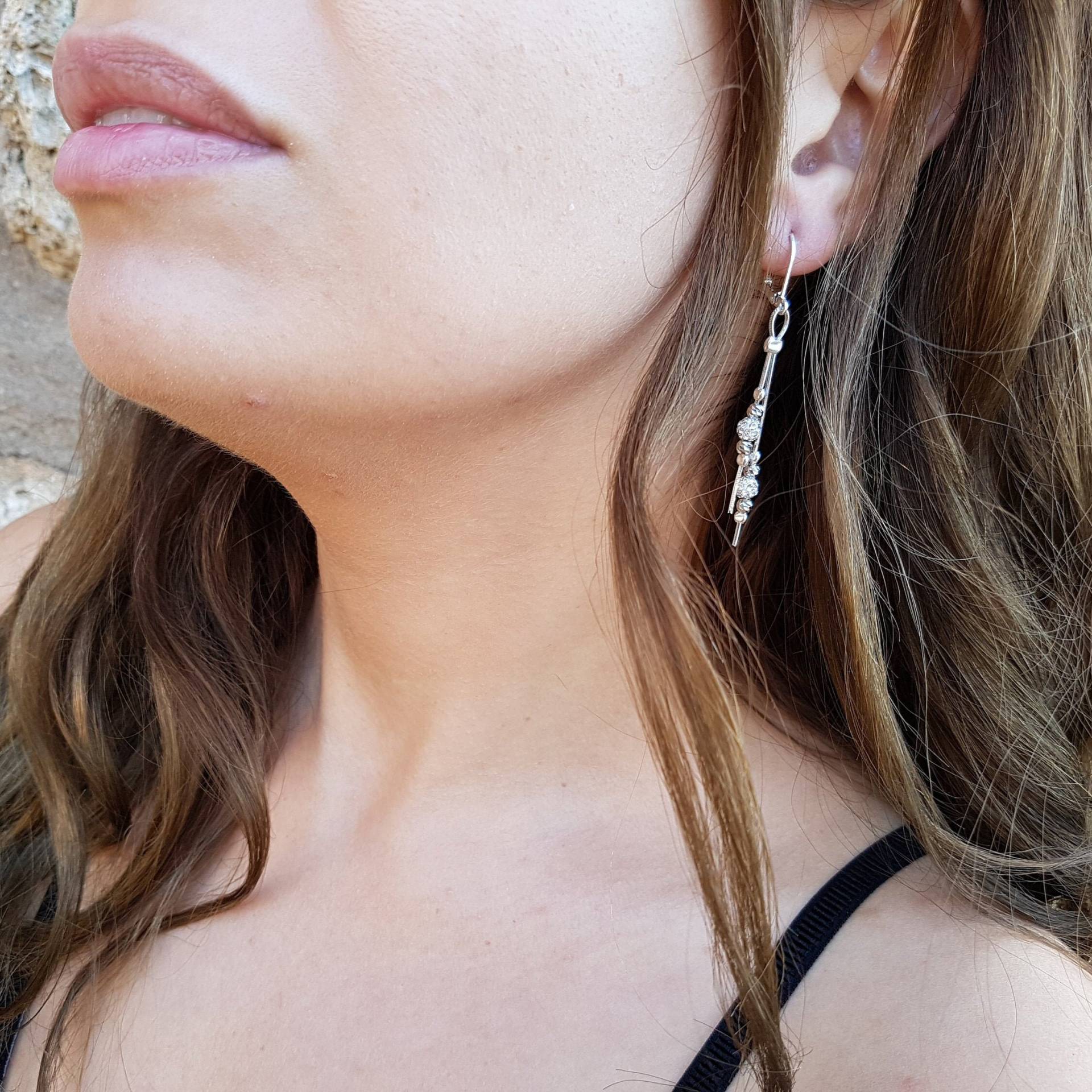 Lange Ohrringe, Diamantschliffperlen, Swarovski Kristalle, Zierliche Kettenohrringe, Glänzende Disco Perlen von NellyJewelryShop